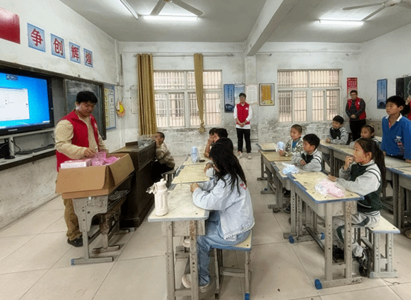 香港小鱼儿二站资料图子